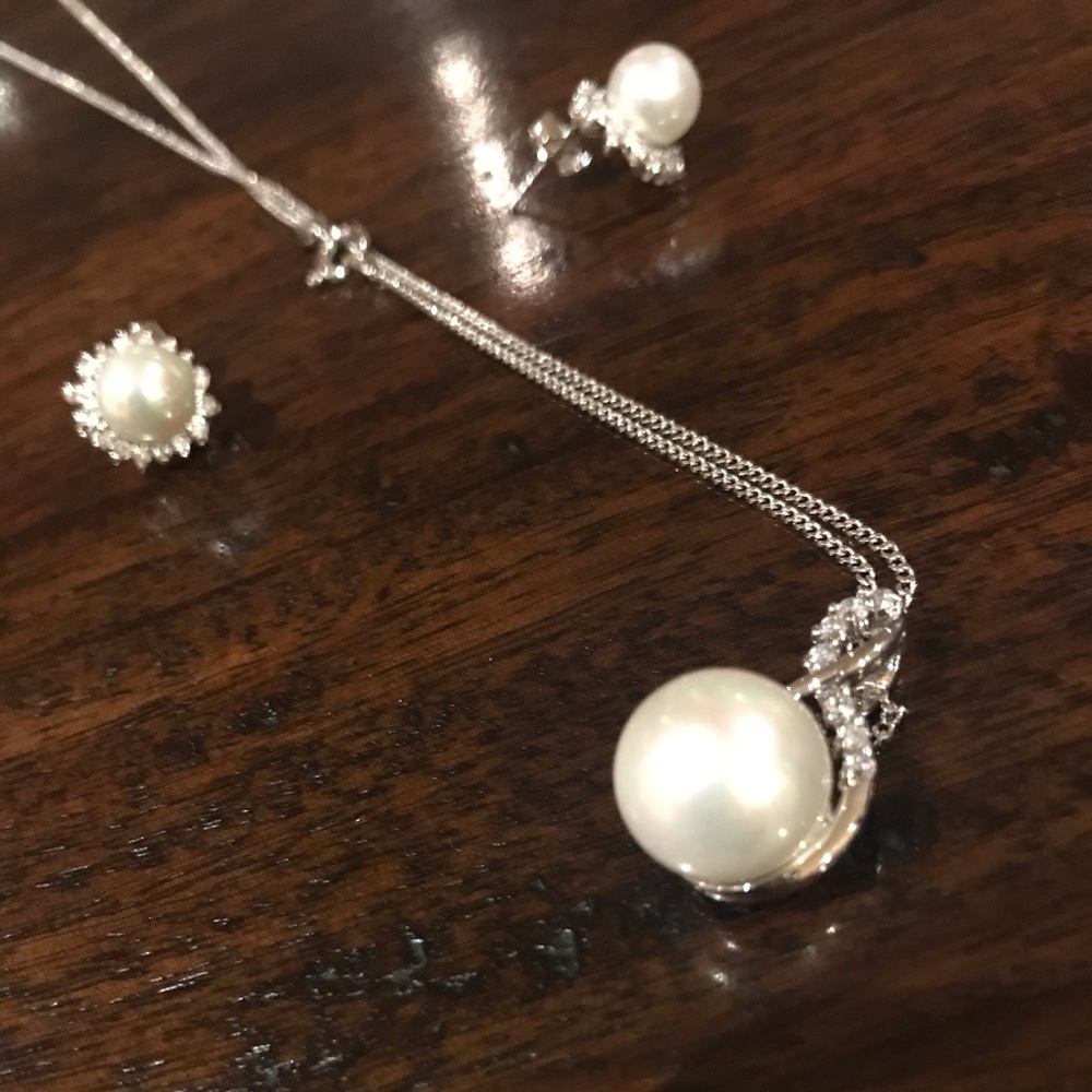 Pearl and diamond earrings and necklace set
